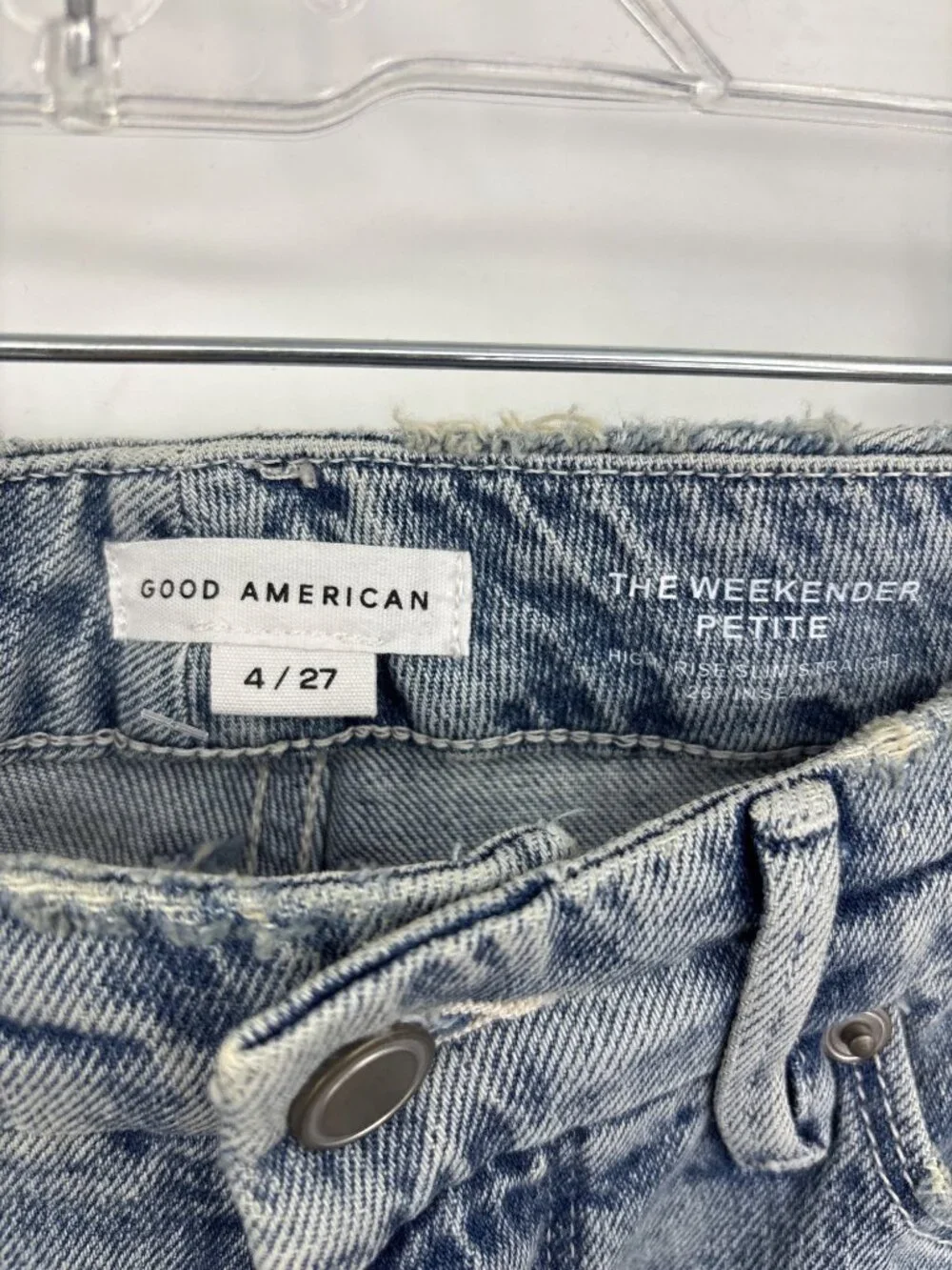 Good American The Weekender Crop Jean Light Wash Size 4/27 Petite - Picture 3 of 5